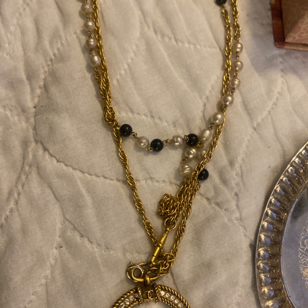 Channel gold chain - Picture 3 of 3